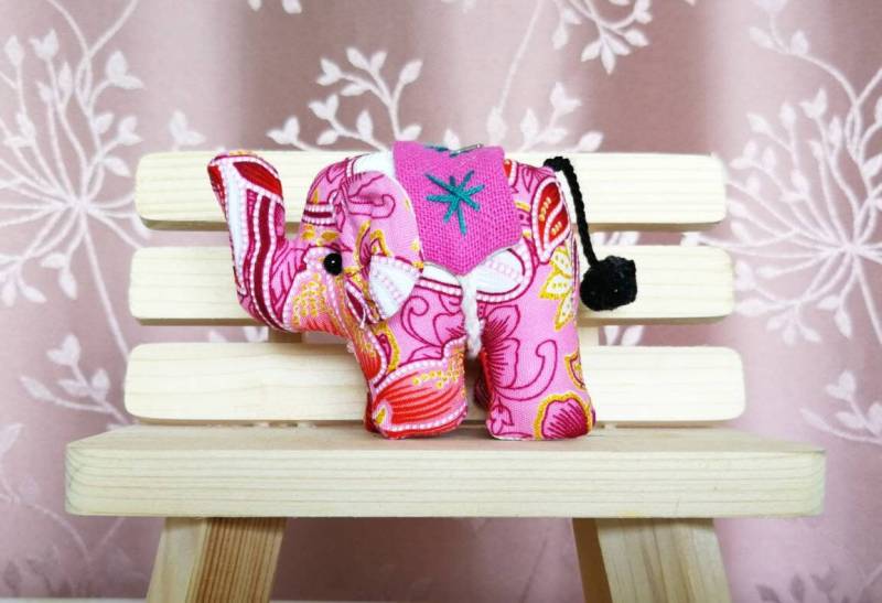Schlüsselanhänger Elefant Stoff Handgemacht Thailand Hochzeit Für Geburtstagsgeschenk Charme Niedliche Puppe Schlüsselring Keychain Geschenk Sie von ThaiHomemadeandCraft