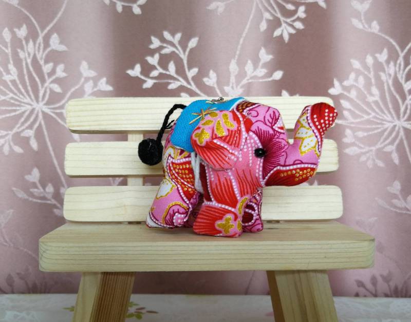 Schlüsselanhänger Elefant Stoff Handgemacht Thailand Hochzeit Für Geburtstagsgeschenk Charme Niedliche Puppe Schlüsselring Keychain Geschenk Sie von ThaiHomemadeandCraft