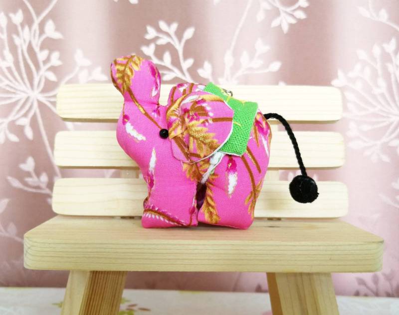 Schlüsselanhänger Elefant Stoff Handgemacht Thailand Hochzeit Für Geburtstagsgeschenk Charme Niedliche Puppe Schlüsselring Keychain Geschenk Sie von ThaiHomemadeandCraft