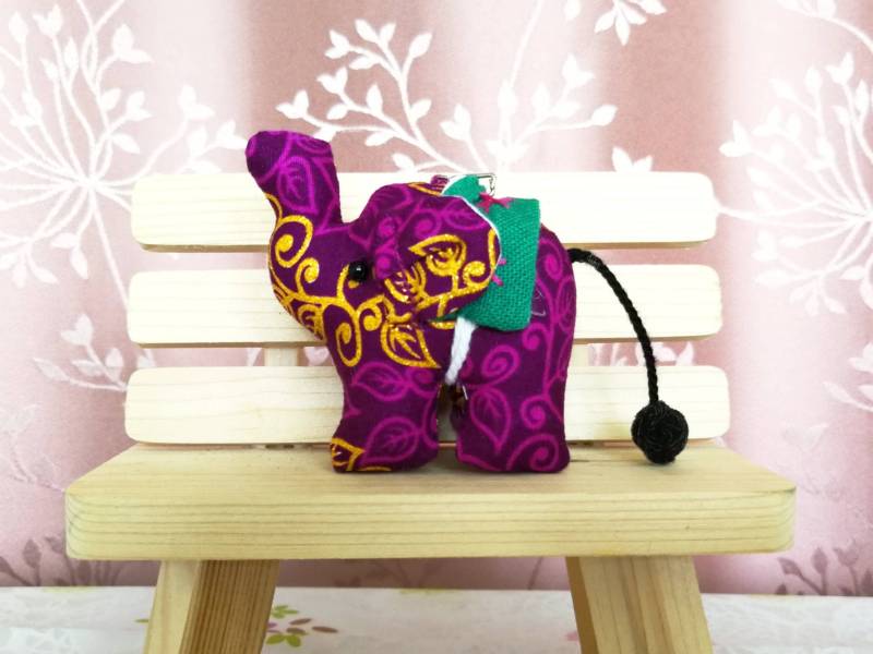 Schlüsselanhänger Elefant Stoff Handgemachte Puppe Niedliche Tier Accessoires Tasche Für Frauen Geschenk Jahrestag Geburtstagsgeschenk von ThaiHomemadeandCraft