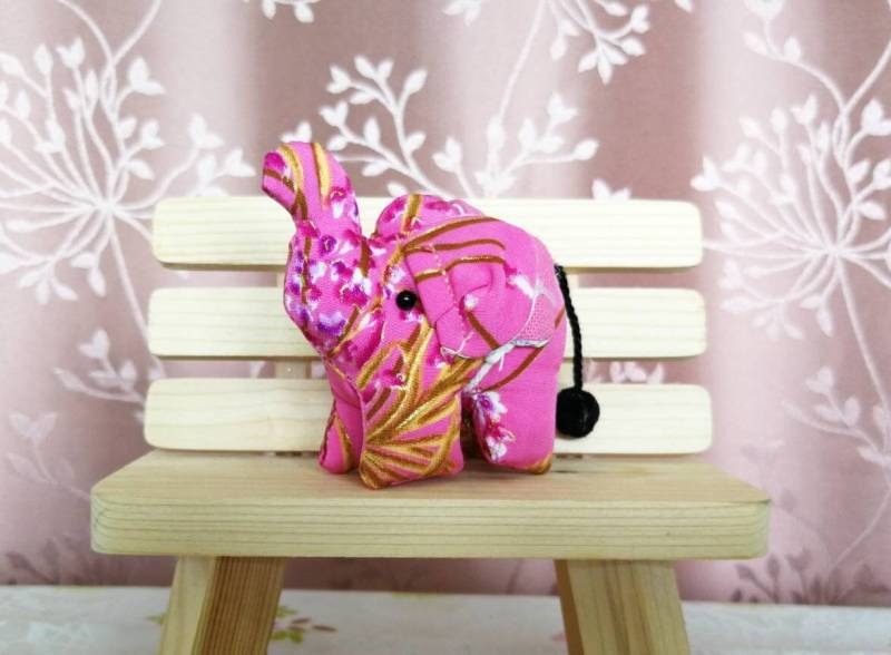 Schlüsselanhänger Elefant Stoff Handmade Thailand Hochzeit Für Geburtstagsgeschenk Charme Niedliche Puppe Schlüsselring Weihnachtsschmuck von ThaiHomemadeandCraft