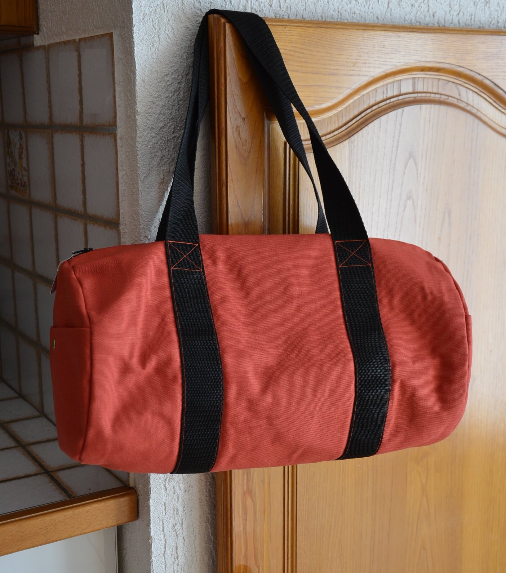 Mini-Orange Und Schwarz Sporttasche Mini-Orange Und Schwarz Sporttasche von ThailanatCreations