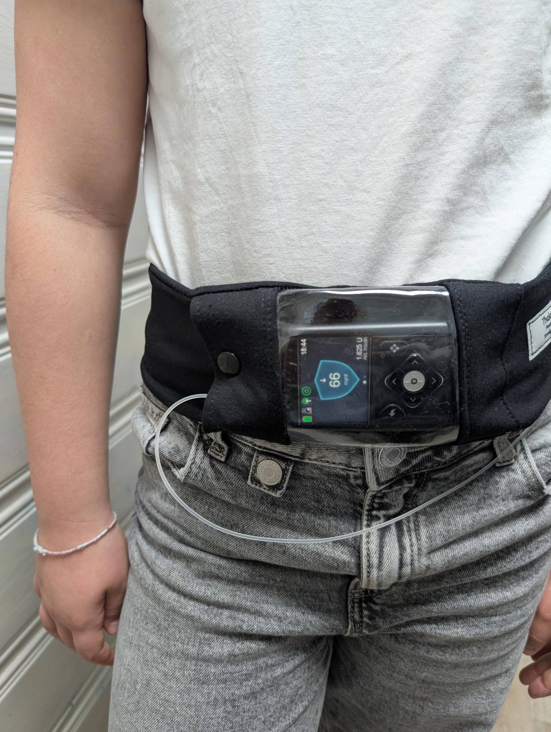 Insulin-Pumpentaschengürtel Für Diabetiker, Aus Schwarzem Jersey Genäht. Passend Die Minimed Insulin-Pumpentaschengürtel Für Diabetiker, Aus Schwarzem Jersey Genäht. Passend Die Minimed von Thalainys