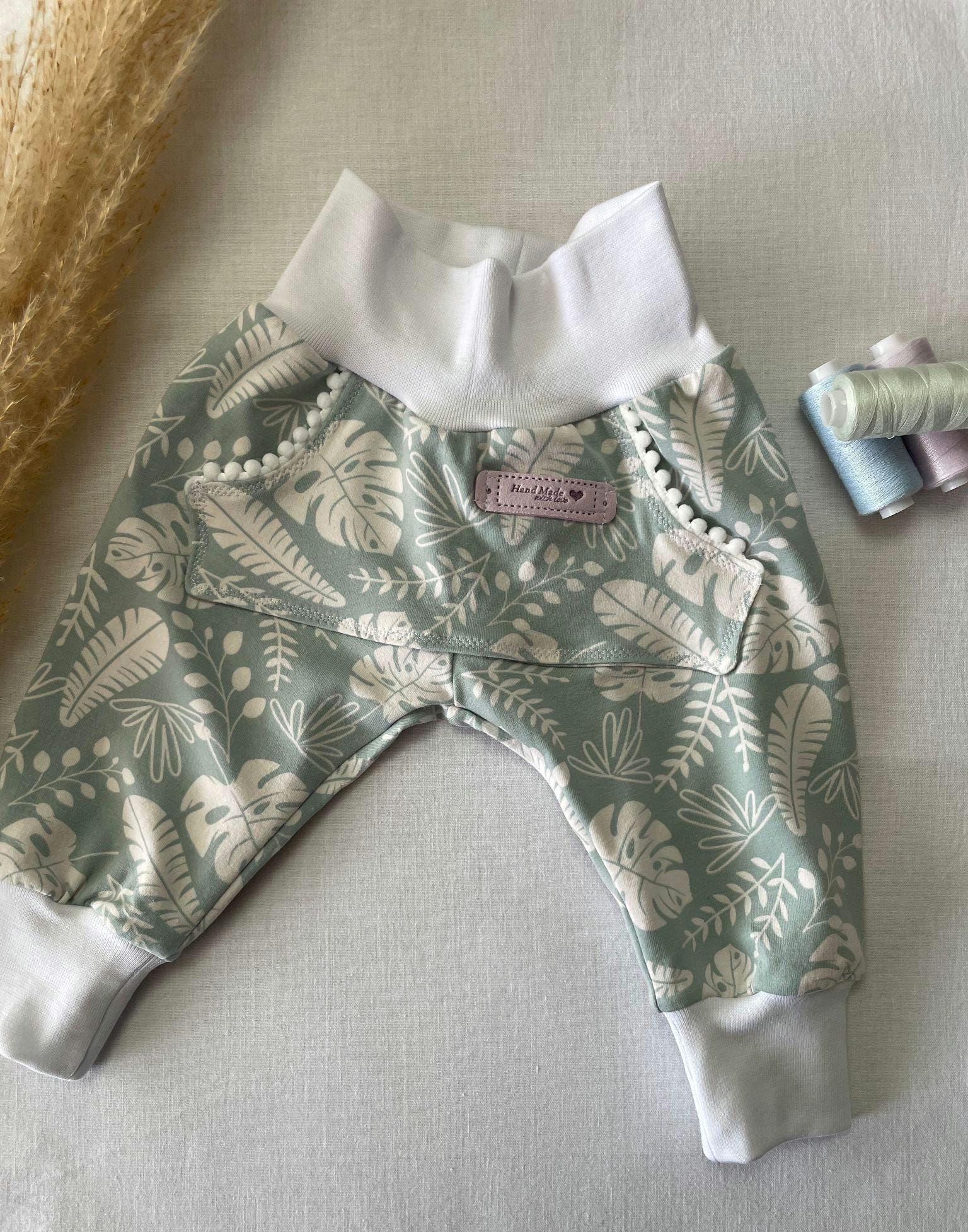 Pumphose Blätter Aus Jerseystoff Für Babys Pumphose Blätter Aus Jerseystoff Für Babys von Thalainys