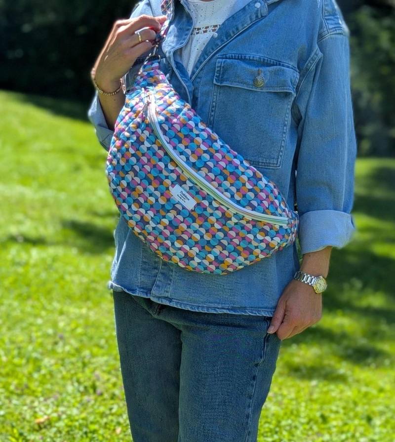 xxl Gürteltasche, Hipbag, Crossybag Gequiltet Mit Baumwollstoff, Baumwollgurt Und Metallkarabiner xxl Gürteltasche, Hipbag, Crossybag Gequiltet Mit Baumwollstoff, Baumwollgurt Und Metallkarabiner von Thalainys
