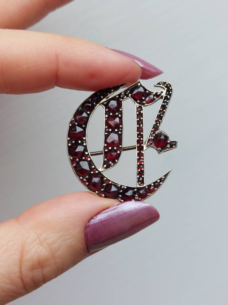 Edwardian Granat Brosche Mit Buchstabe E von Thalievintage