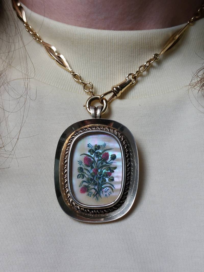 Seltene Antike Brosche/Anhänger Mit Feiner Perlmuttmalerei Seltene Antike Brosche/Anhänger Mit Feiner Perlmuttmalerei von Thalievintage