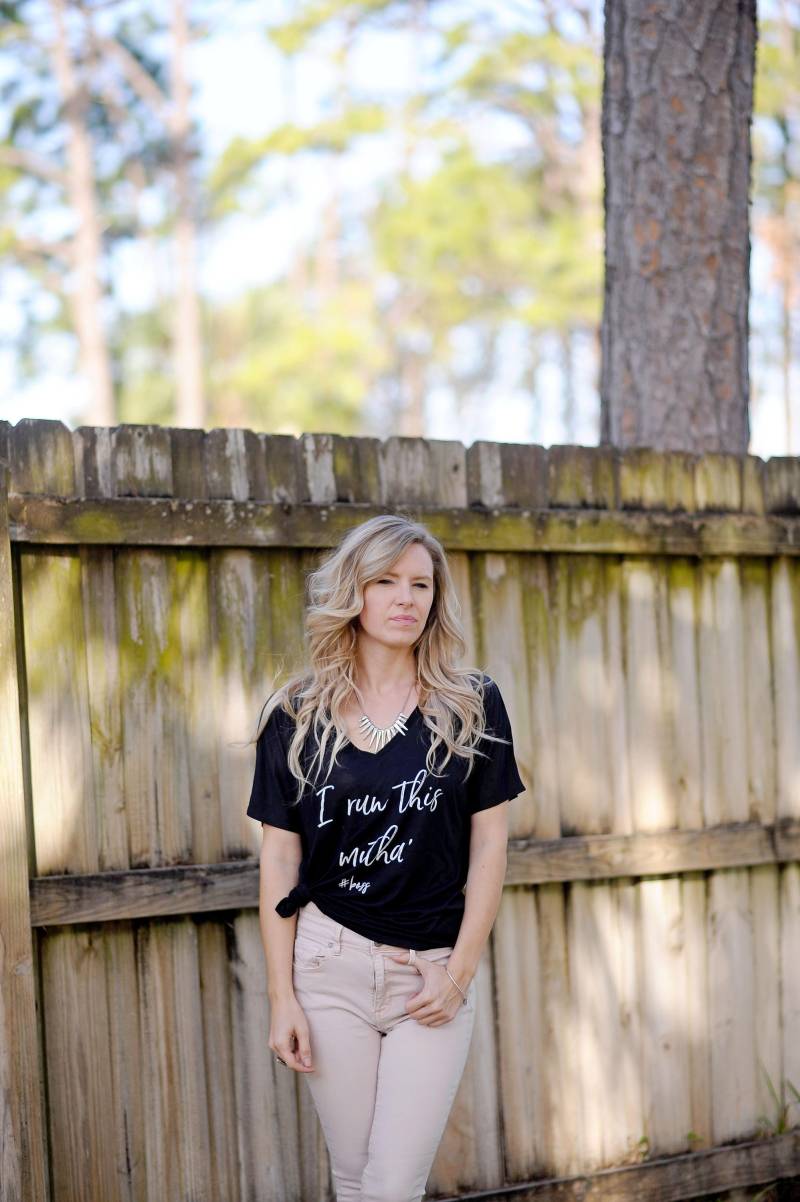 Lässiger Damen Chef "Ich Laufe Dieser Mutha' T-Shirt von ThatGoodlifeshop