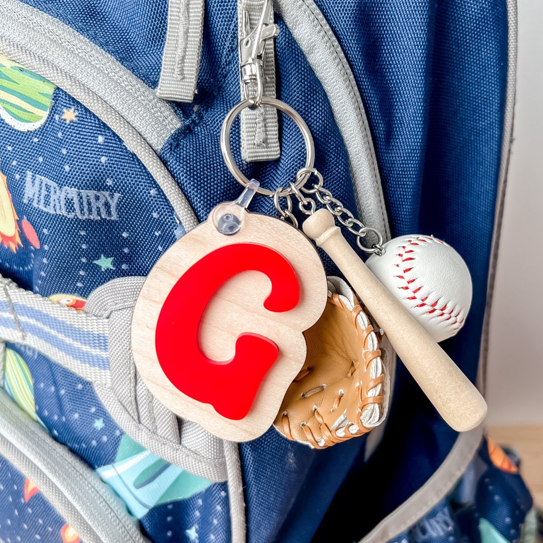 3D Buchstabe Rucksack Sport Baseball Namensschild Acryl Keychain Gepäck Kinder Lunchbox Windeltasche Accessoire von ThatMomWithALaser