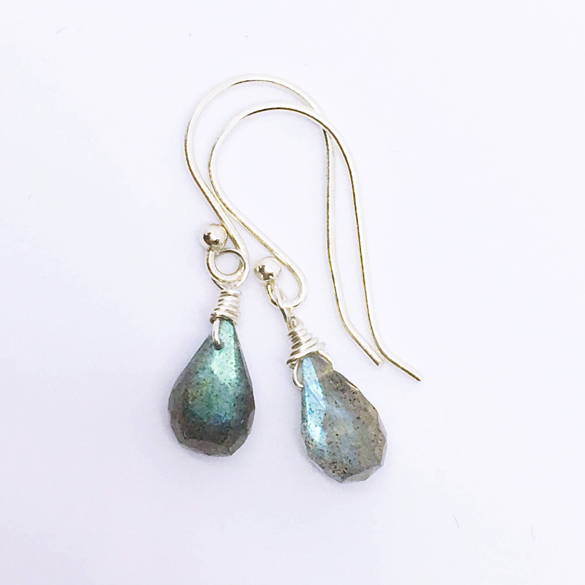 Zierliche Labradorit Ohrringe, Ohrhänger, Teardrop Boucles D'oreilles Labradorit, Sterling Silber Threader Ohrringe Zierliche Labradorit Ohrringe, Ohrhänger, Teardrop Boucles D'oreilles Labradorit, Sterling Silber Threader Ohrringe von ThatStoneStudio