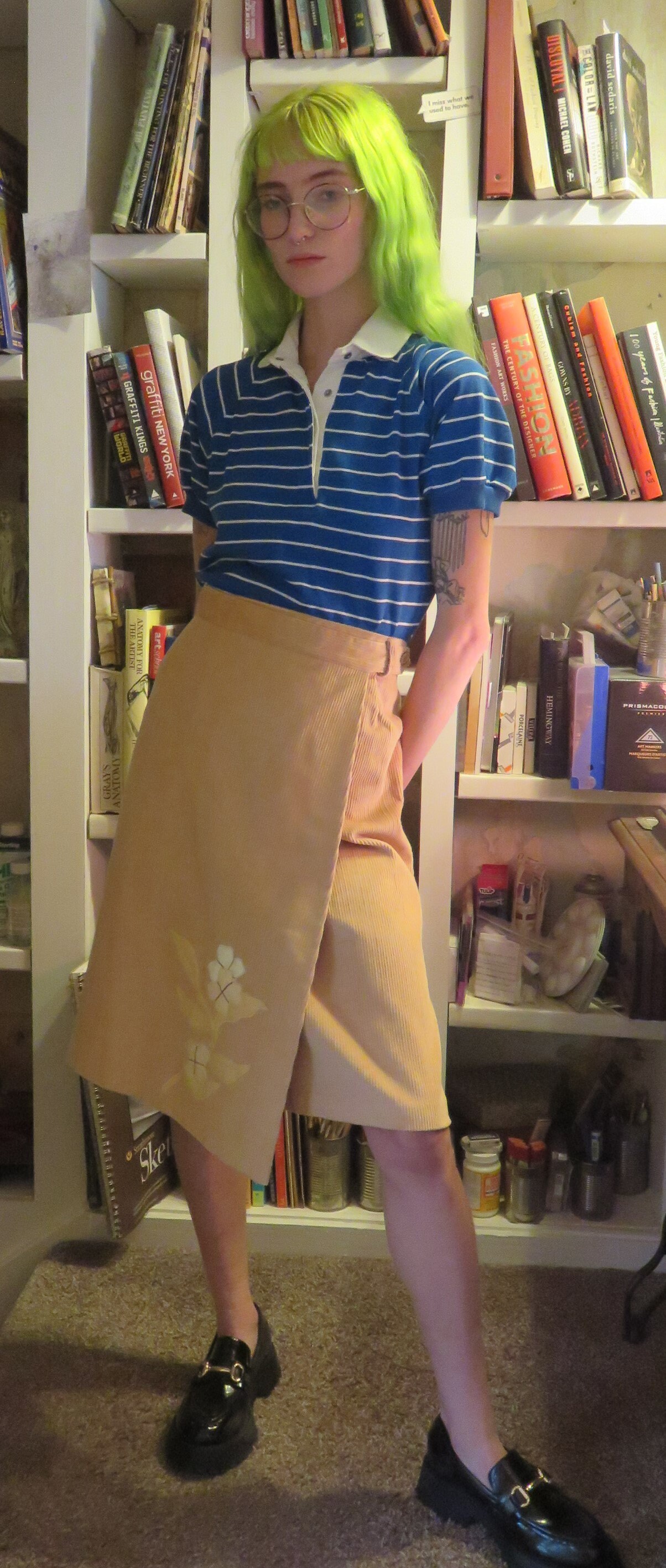 Cord Wickelrock Klein. Vintage 80Er Jahre Mit Blumen Applikation S. Wickelaufnäher von ThaumaDesignStudio