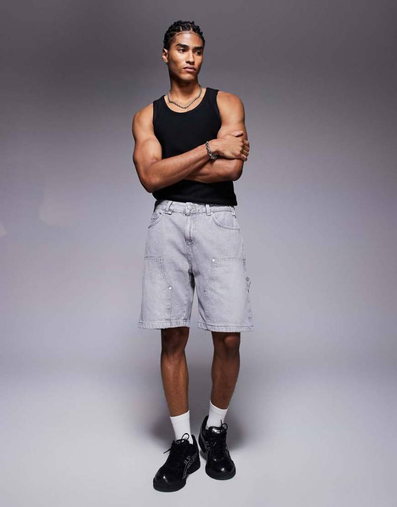 The Couture Club - Carpenter-Jeansshorts in verwaschenem Grau von The Couture Club