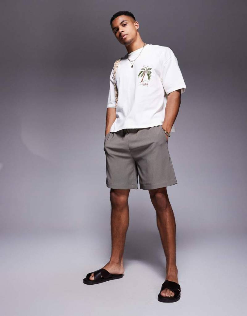 The Couture Club - Gerippte Shorts in Braun von The Couture Club