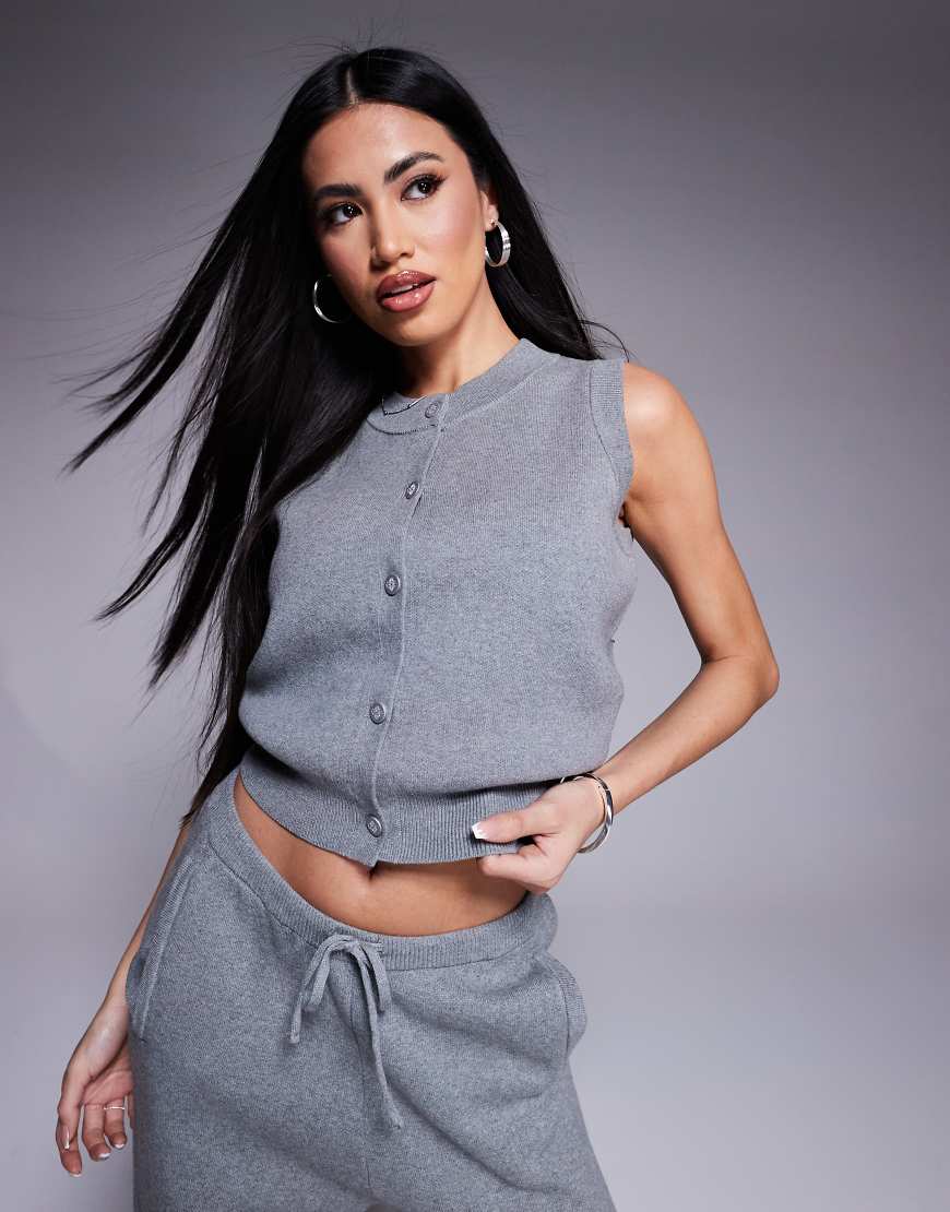 The Couture Club - Grau meliertes Strick-Oberteil im Westenstil mit Knopfleiste, Kombiteil von The Couture Club