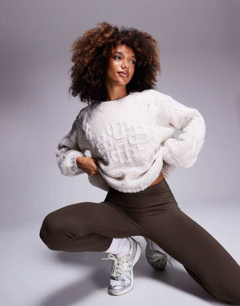 The Couture Club - Oversize-Strickpullover in Beige mit Emblem und geflochtenem Detail-Neutral von The Couture Club