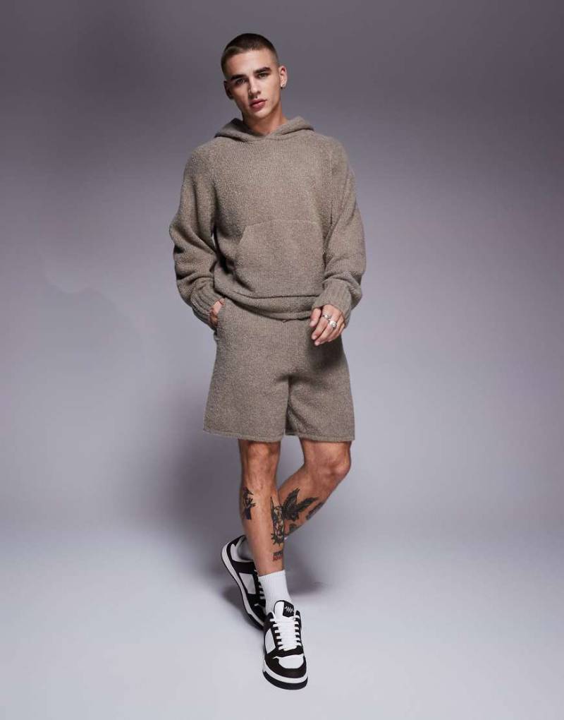 The Couture Club - Shorts aus Bouclé-Strick in Braun, Kombiteil-Grau von The Couture Club