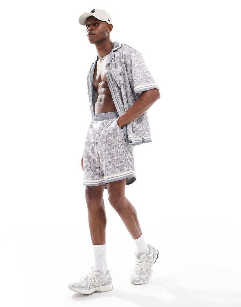 The Couture Club - Shorts in Grau mit Emblem-Muster, Kombiteil von The Couture Club