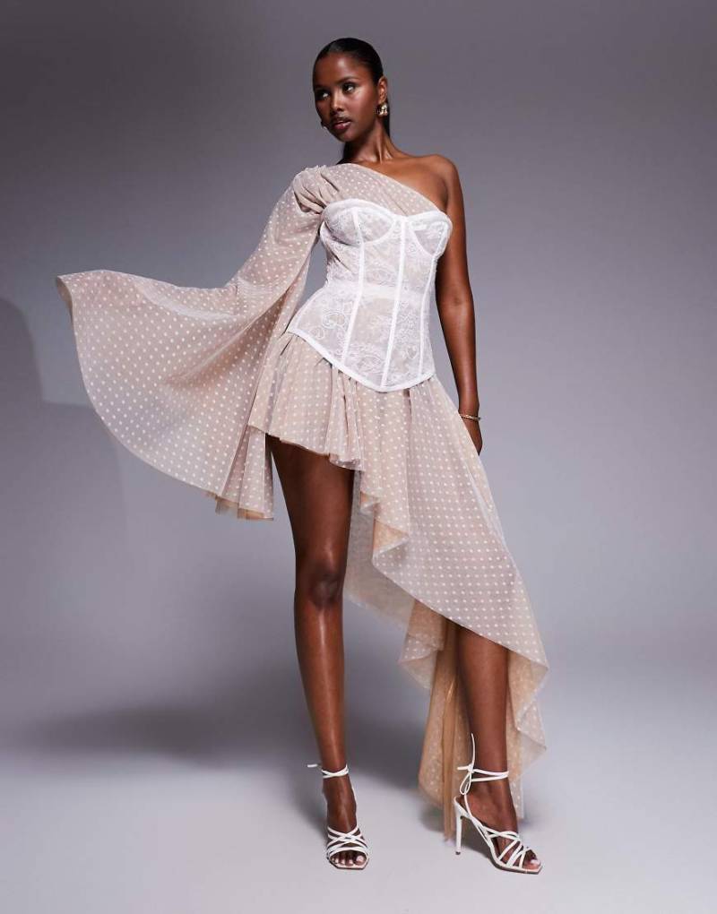 The Dolls House Circa - Evangeline - Asymmetrisches Maxikleid aus Spitze in Elfenbein mit Punktmuster und Korsettdetail-Weiß von The Dolls House Circa