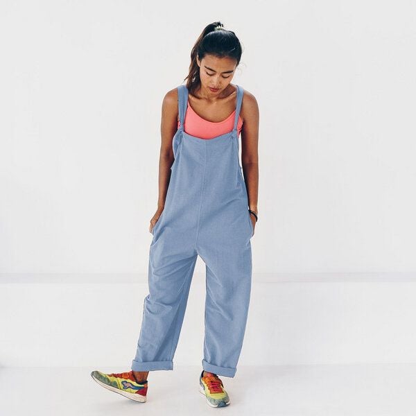 The Driftwood Tales Bequeme, geräumige Baumwoll / Leinen / Viskose Latzhose mit Seitentaschen von The Driftwood Tales