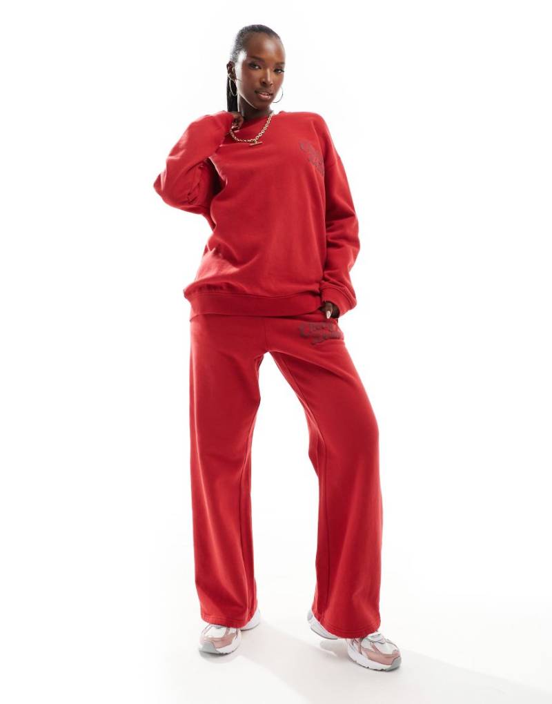 The Frolic - Cherry Bomb - Exklusive Jogginghose in Rot mit weitem Bein, Kombiteil von The Frolic