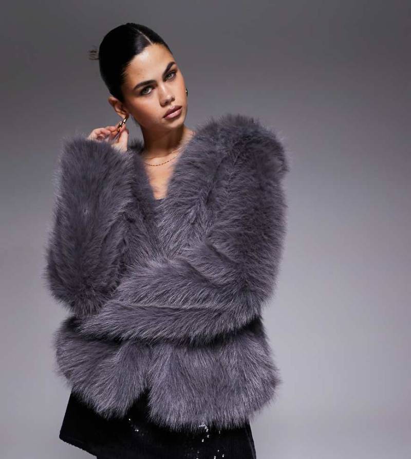 The Frolic - Exclusive - Kapuzenjacke aus Kunstpelz in Dunkelgrau von The Frolic