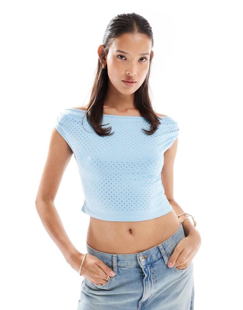 The Frolic - Exklusiv - Cropped Top in Blau mit Strassverzierung und U-Boot-Ausschnitt von The Frolic
