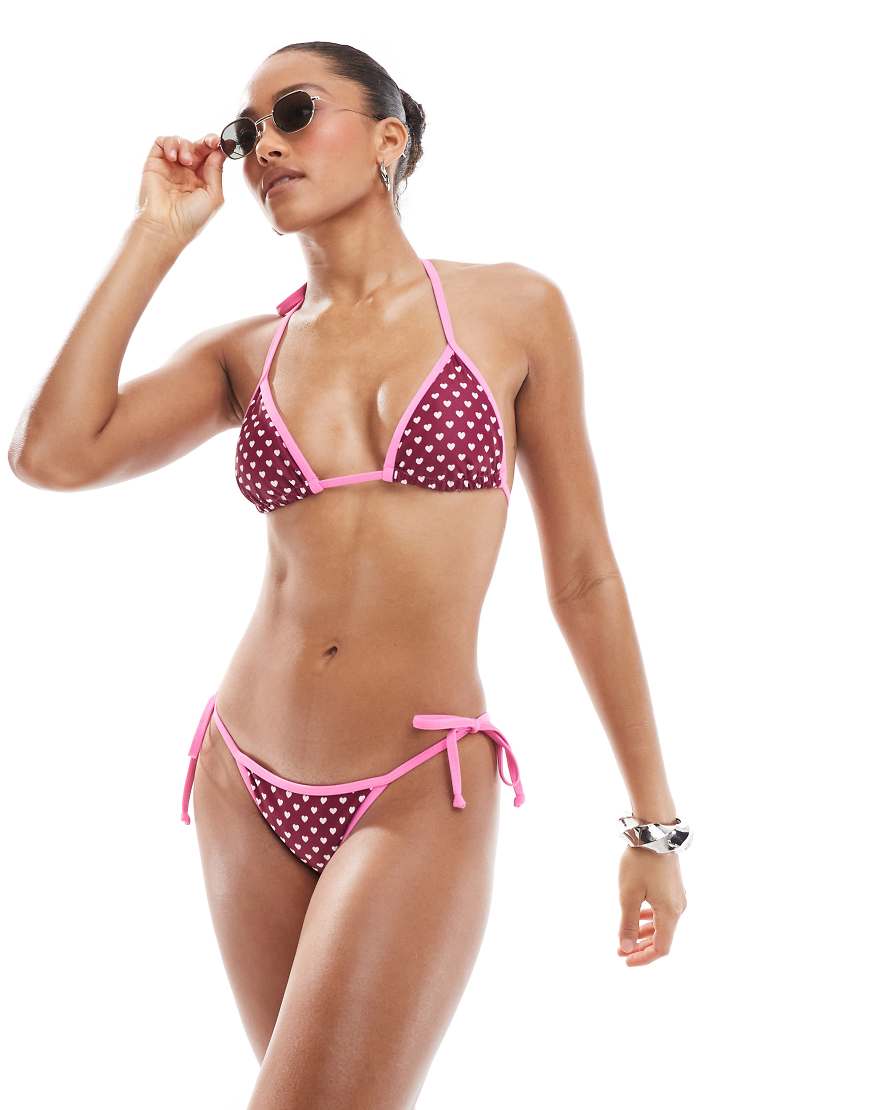 The Frolic - Exklusiv - Bikinihose in Burgunderrot und Rosa mit Kontrast-Herzmuster, Kombiteil von The Frolic