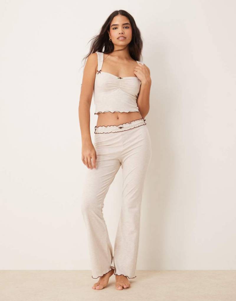 The Frolic - Exklusive ausgestellte Lounge-Pyjamahose in Hellbeige meliert mit kontrastierendem Wellensaum und schmalem Schnitt, Kombiteil-Neutral von The Frolic
