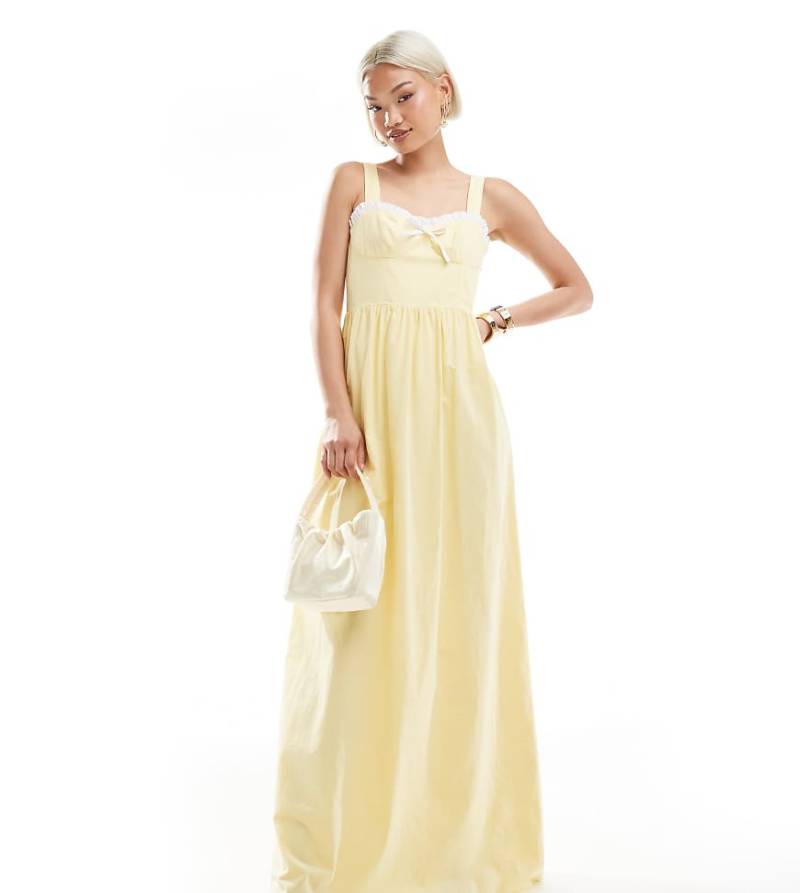 The Frolic - Exklusives Maxikleid in Gelb mit Herzausschnitt, farblich abgesetzter Rüschenborte und Schleifendetail von The Frolic