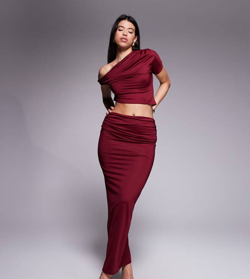 The Frolic - Exklusiver, figurbetonter Maxirock in Burgunderrot mit Drapierung und geraffter Vorderseite, Kombiteil von The Frolic