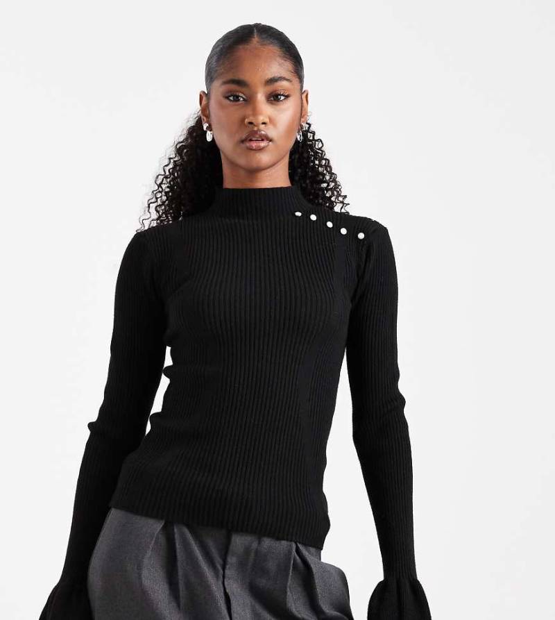 The Frolic - Exklusiver, gerippter Strickpullover in Schwarz mit Perlendetail und ausgestellten Ärmeln von The Frolic