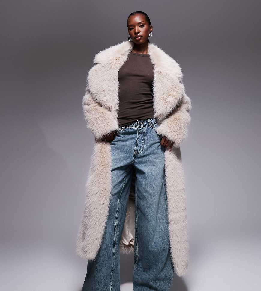 The Frolic - Exklusiver Maximantel aus Kunstpelz in Beige mit Oversize-Kragen-Neutral von The Frolic