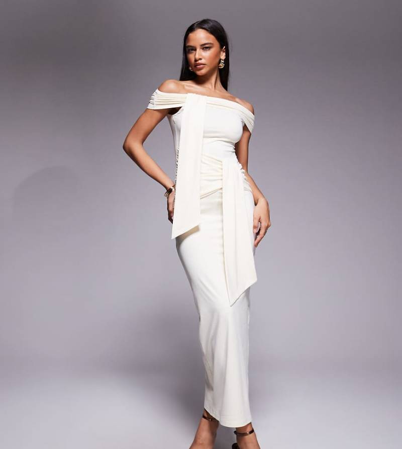 The Frolic - Exklusives, figurbetontes Maxikleid in Creme mit Bardot-Ausschnitt und drapiertem Detail-Weiß von The Frolic