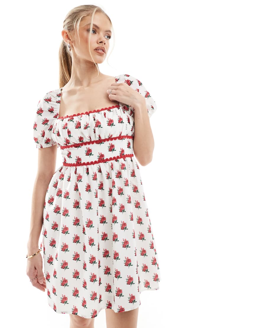 The Frolic - Exklusives Minikleid in Creme geblümt mit Muschelsaum, eckigem Ausschnitt, Puffärmeln und Schleife zum Binden am Rücken-Bunt von The Frolic