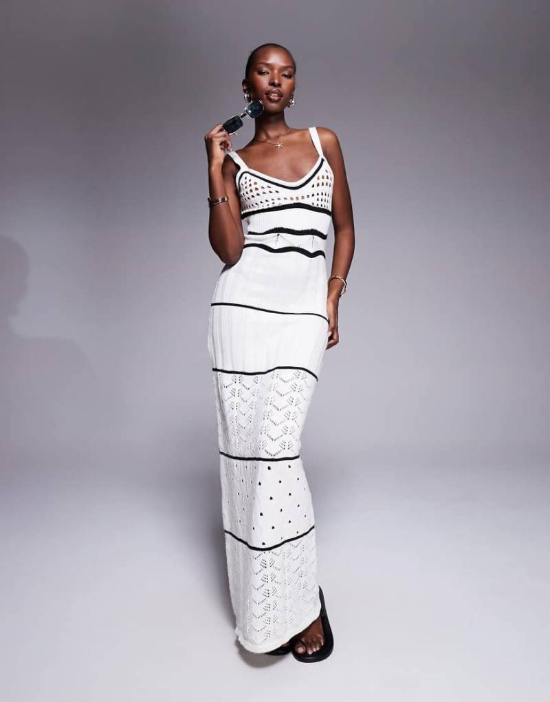 The Frolic - Exklusives Strand-Maxikleid aus Häkelware in Creme und Schwarz-Weiß von The Frolic