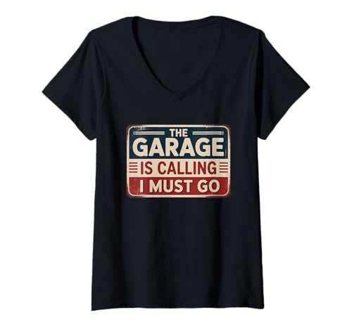 Damen The Garage Is Calling I Must Go T-Shirt mit V-Ausschnitt Damen The Garage Is Calling I Must Go T-Shirt mit V-Ausschnitt von The Garage Is Calling I Must Go