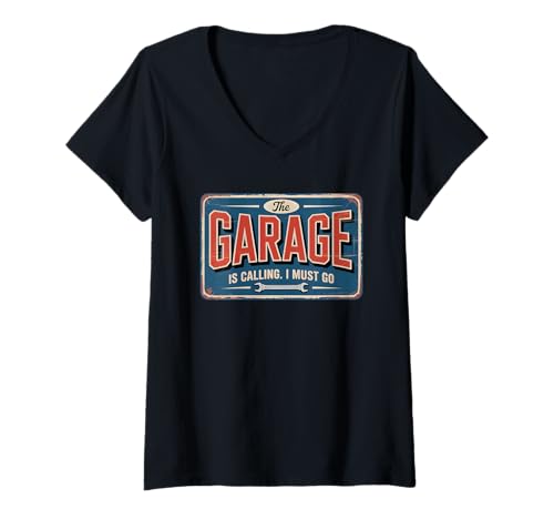 Damen The Garage Is Calling I Must Go T-Shirt mit V-Ausschnitt Damen The Garage Is Calling I Must Go T-Shirt mit V-Ausschnitt von The Garage Is Calling I Must Go