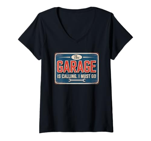 Damen The Garage Is Calling I Must Go T-Shirt mit V-Ausschnitt Damen The Garage Is Calling I Must Go T-Shirt mit V-Ausschnitt von The Garage Is Calling I Must Go