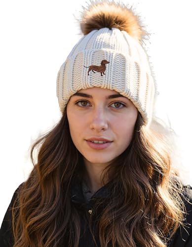 The House Of Dog: Dackel Wurst Hund Besitzer Geschenk Kunstpelz Pom Pom Grobstrick Super Weich Unisex Bestickte Beanie Mütze Haferflocken, hellbeige, Einheitsgröße von The House Of Dog