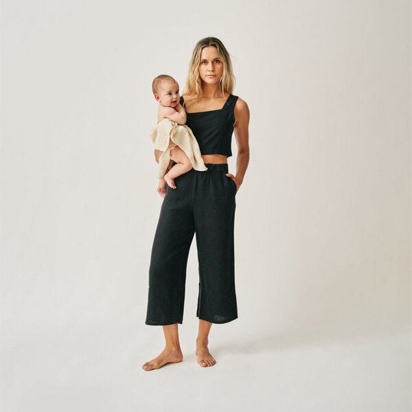 The Mama Set The Linen Crop Top von The Mama Set