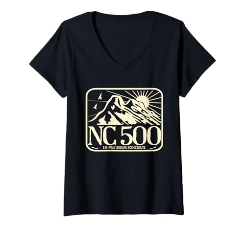 Damen Vintage Die NC500, Schottland-Route, die Highlands an der Nordküste T-Shirt mit V-Ausschnitt Damen Vintage Die NC500, Schottland-Route, die Highlands an der Nordküste T-Shirt mit V-Ausschnitt von The NC 500 Route