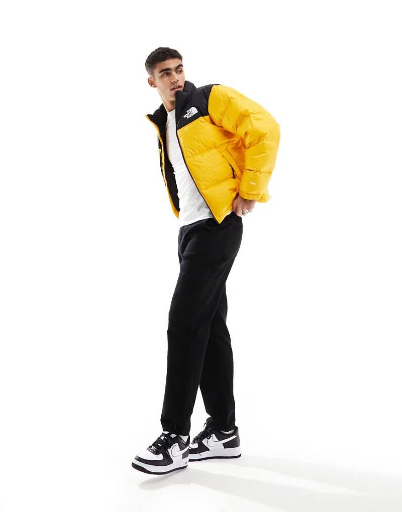 The North Face - '96 Retro Nuptse - Gesteppte Daunenjacke in Gelb und Schwarz von The North Face