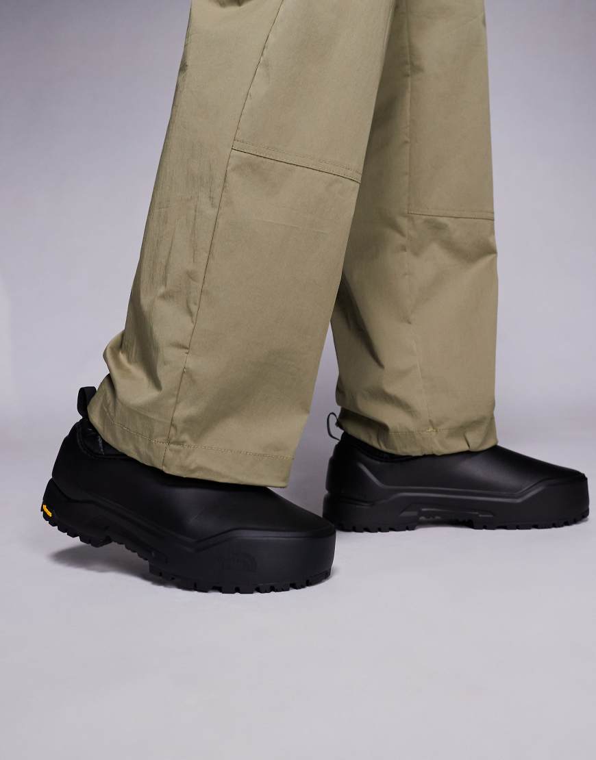 The North Face - Base Camp WP - Mules in Schwarz von The North Face