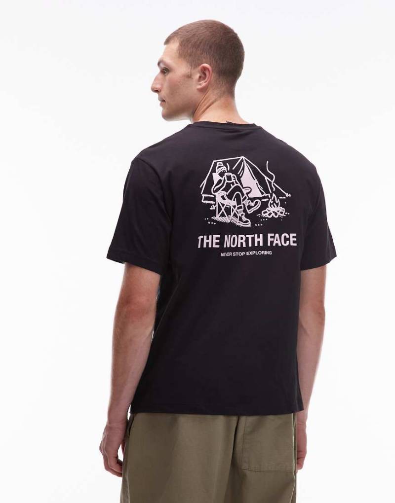 The North Face - Campfire - Relaxed-Fit-T-Shirt in Schwarz mit Rückenprint von The North Face