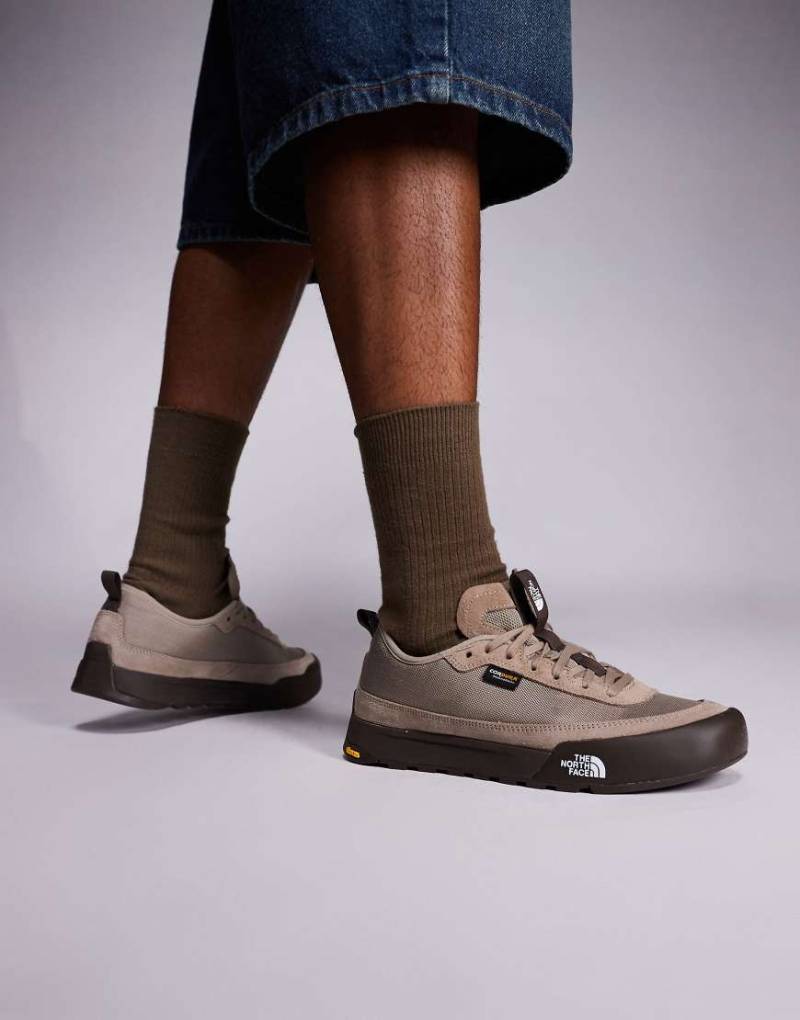 The North Face - Clyffe - Sneaker in Pilzgrau und Demitasse-Braun-Neutral von The North Face