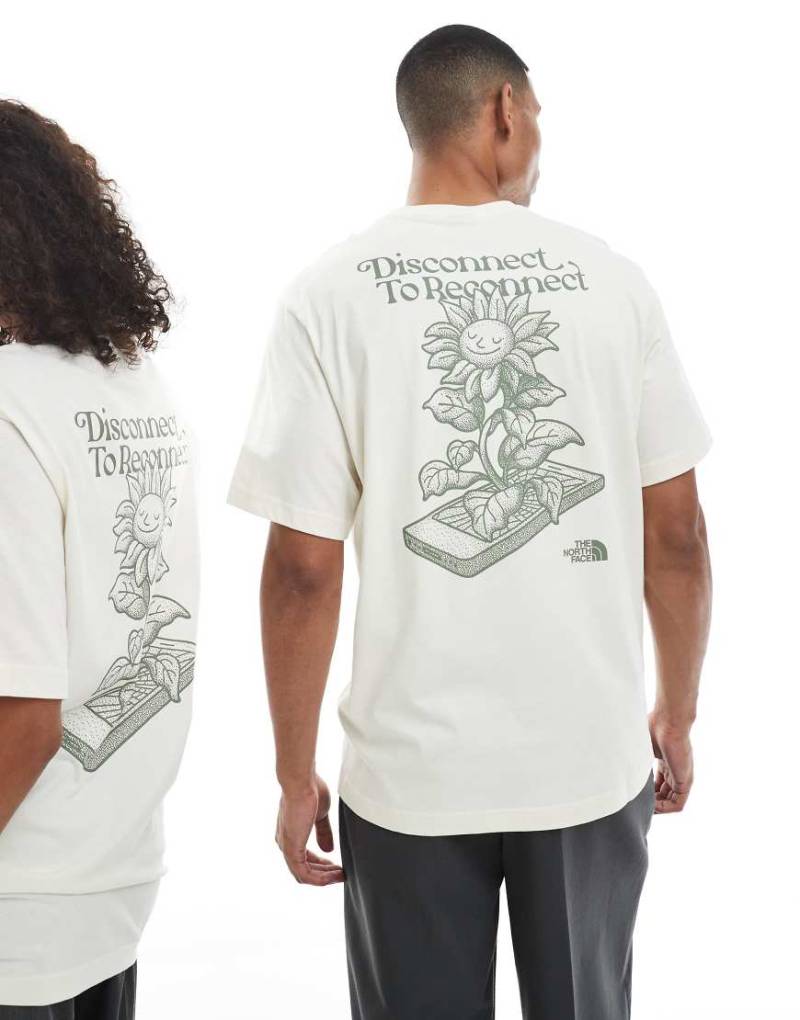 The North Face - Connect Flower - Unisex-T-Shirt in Wollweiß mit Logo-Rückenprint von The North Face