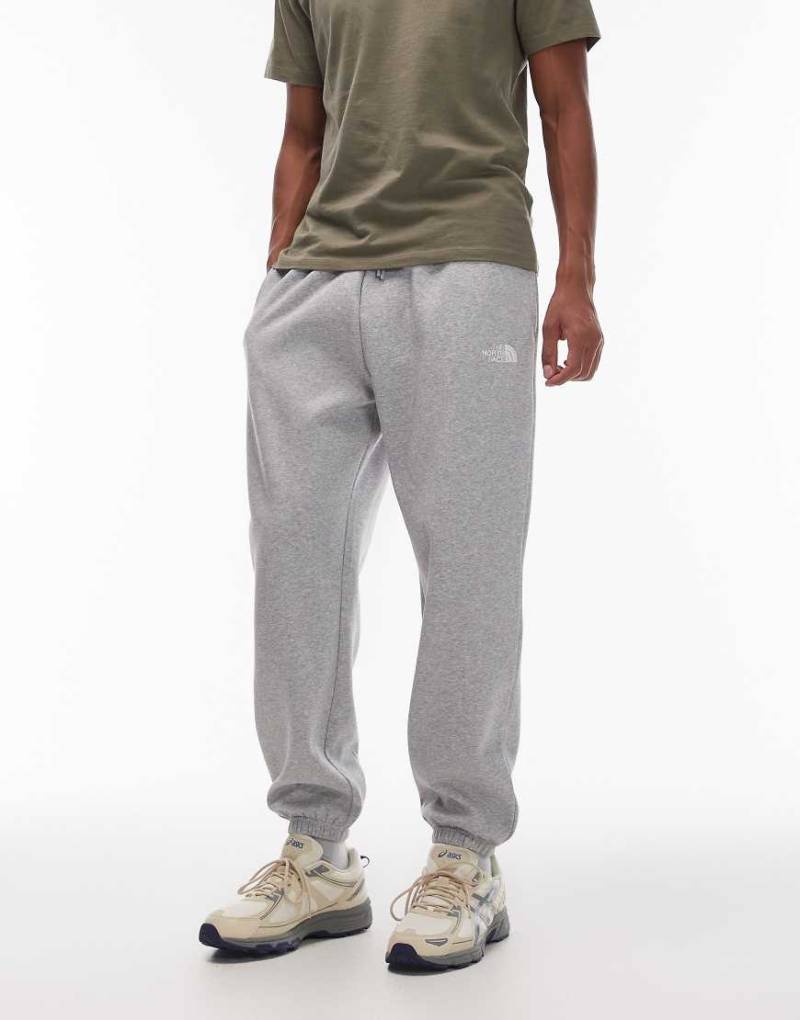 The North Face - Essential - Gerade geschnittene Jogginghose in Grau mit Logo von The North Face