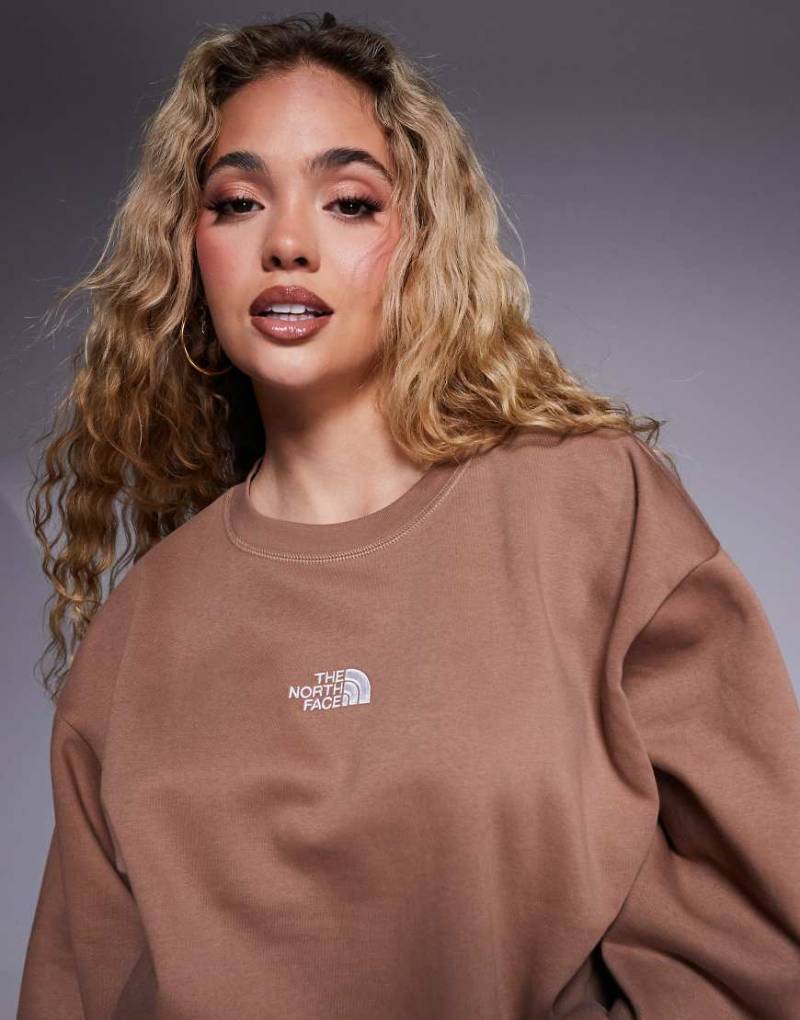 The North Face - Essential - Oversize-Pullover in Braun mit Rundhalsausschnitt von The North Face