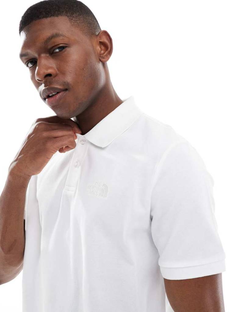 The North Face - Essential - Poloshirt in TNF-Weiß mit regulärem Schnitt The North Face - Essential - Poloshirt in TNF-Weiß mit regulärem Schnitt von The North Face