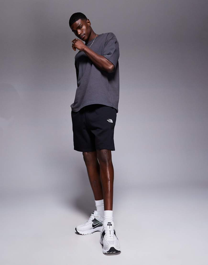The North Face - Essential - Sweat-Shorts in Schwarz mit Logo von The North Face